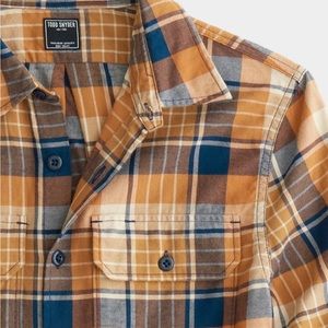 TODD SNYDER
NEW YORK
Yellow Blue Two-Pocket flannel shirt. NEW